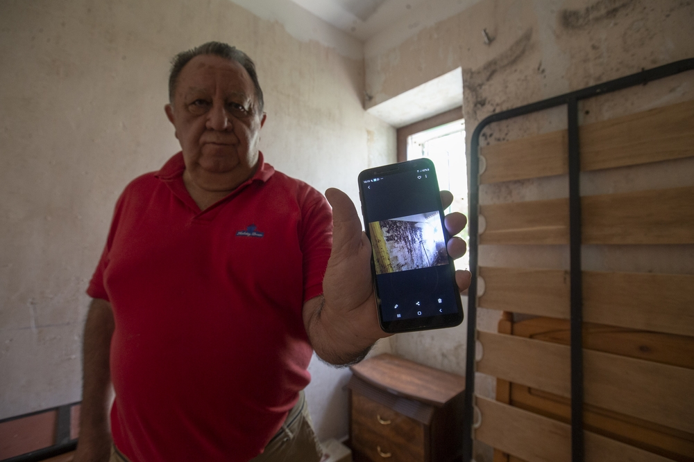 Hace doce meses Las Navas del Marqués se enfrentó a una fuerte tormenta que se  llevó por delante muchos medios materiales y casi a las personas. Los vecinos con seguro ya fueron compensados pero el municipio aún está a la espera de las ayudas.  / DAVID CASTRO