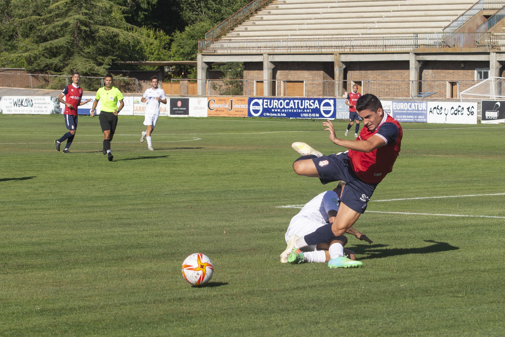 Partido de fútbol Real Á?vila - Ribert.  / ISABEL GARCÍA