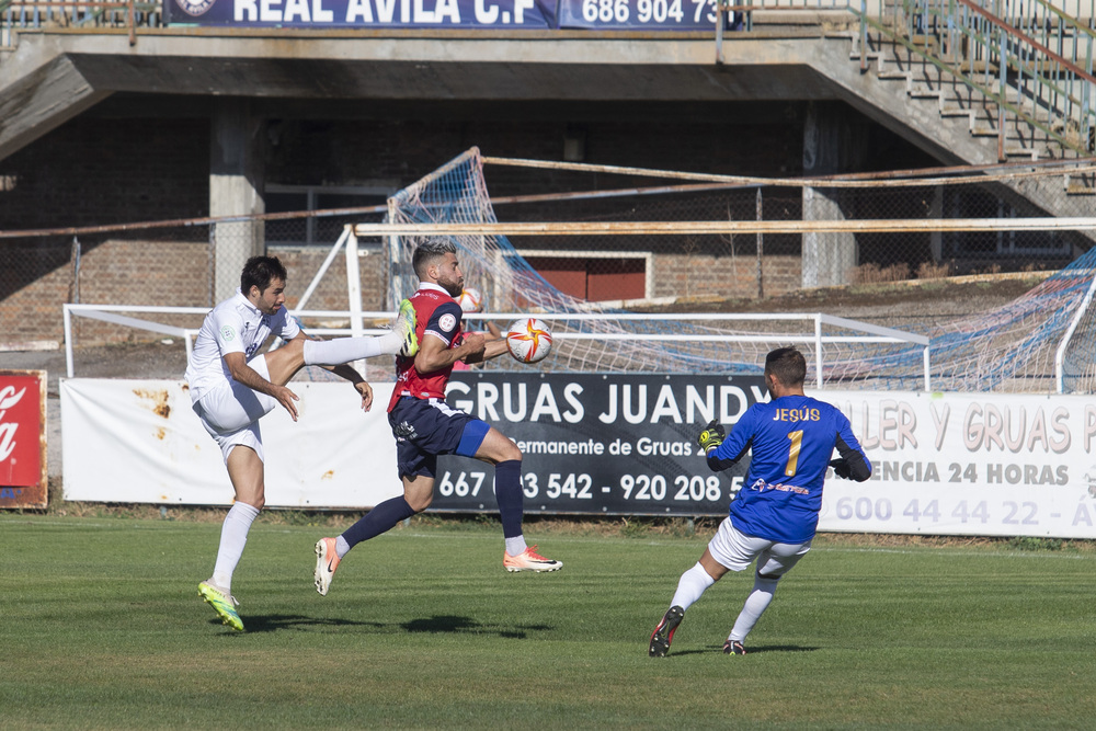 Partido de fútbol Real Á?vila - Ribert.  / ISABEL GARCÍA