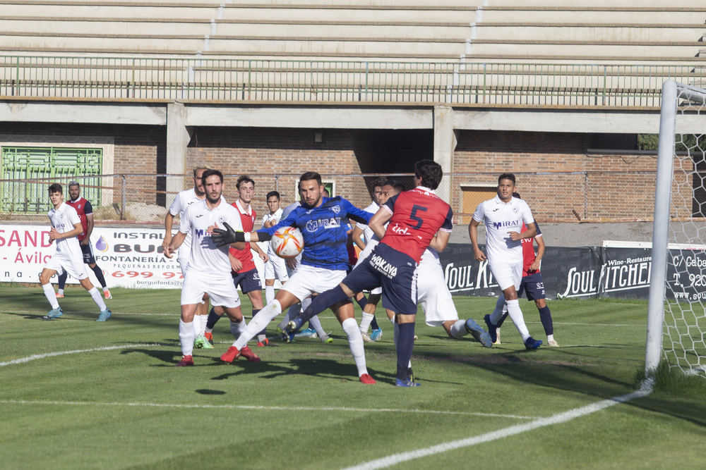 Partido de fútbol Real Á?vila - Ribert.  / ISABEL GARCÍA