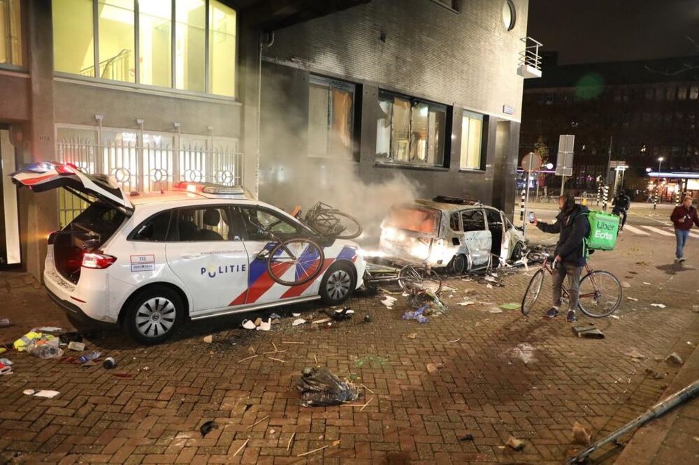 Riots in Rotterdam at protest against the 2G policy  / VLN NIEUWS