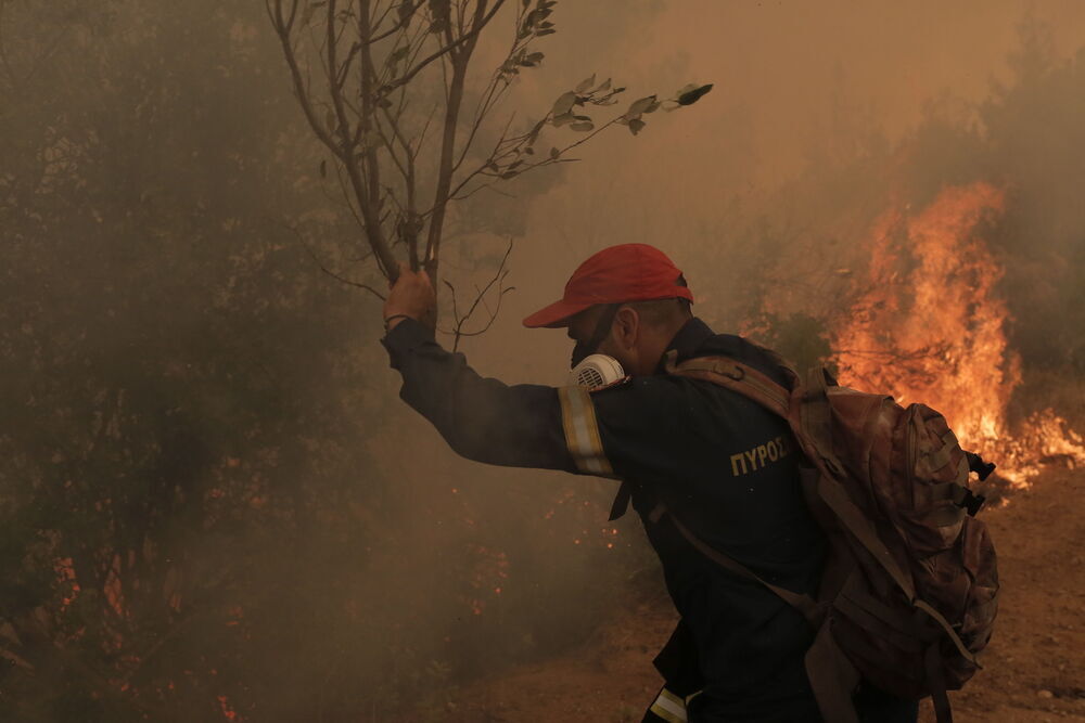 Eubea no cesa en su batalla contra el fuego