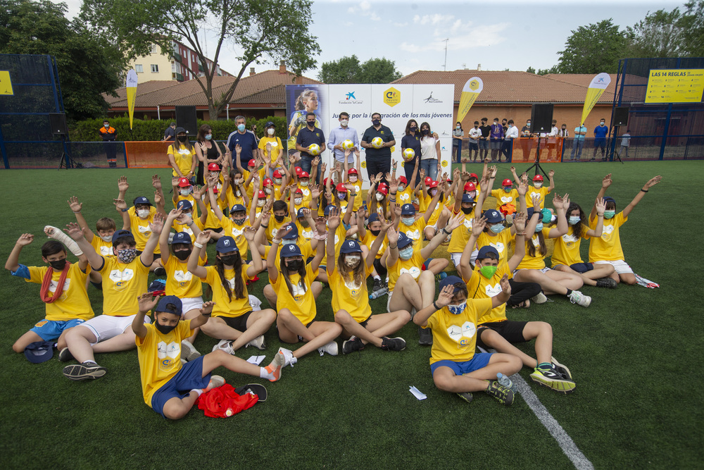 Íker Casillas protagoniza la inauguración del nuevo espacio deportivo en la zona norte de la capital.  / DAVID CASTRO