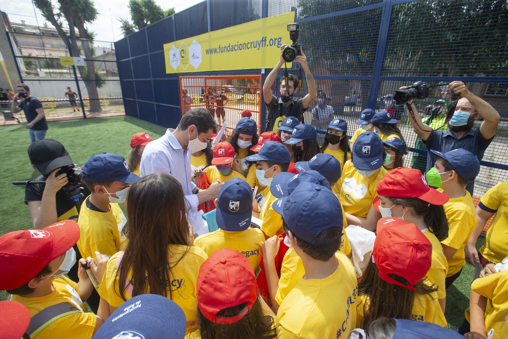 Íker Casillas protagoniza la inauguración del nuevo espacio deportivo en la zona norte de la capital.