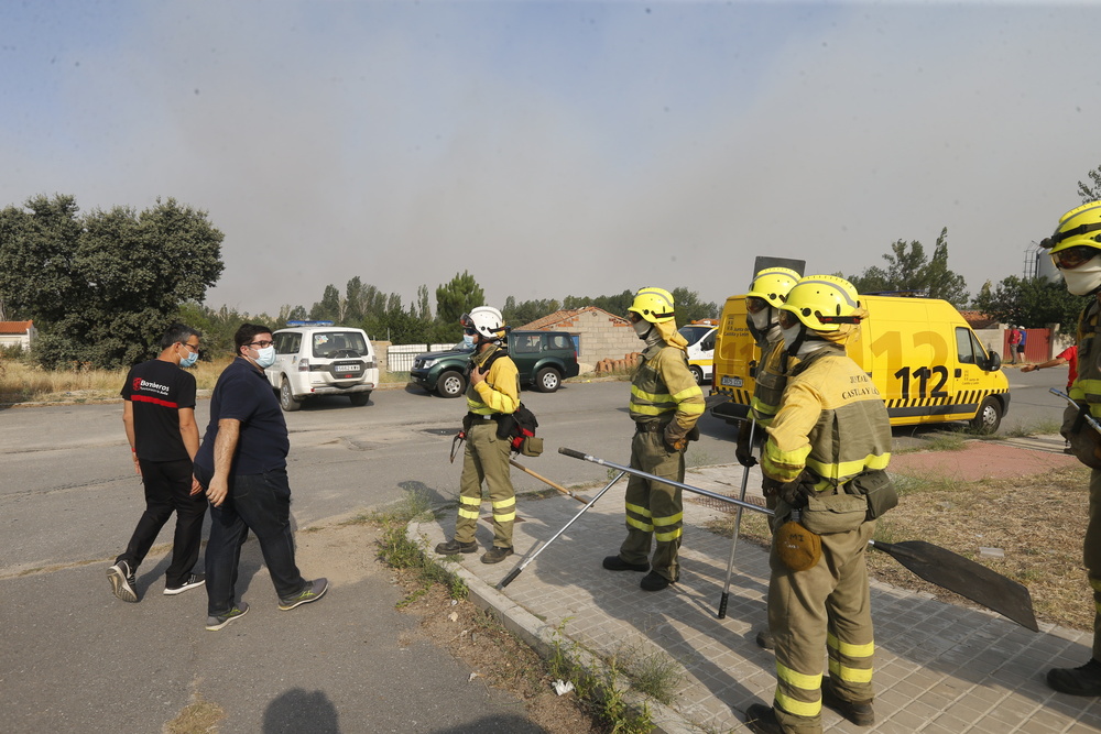 El incendio de la Sierra de la Paramera afecta a varios municipios.  / DAVID CASTRO