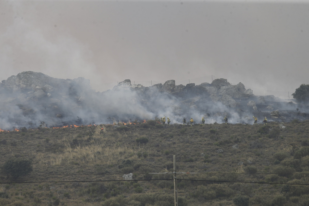 El incendio de la Sierra de la Paramera afecta a varios municipios.  / DAVID CASTRO