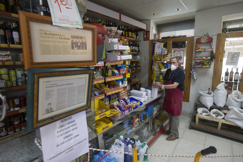 Ášltimo dÁ­a de apertura de la tienda La Blanquita.  / ISABEL GARCÍA