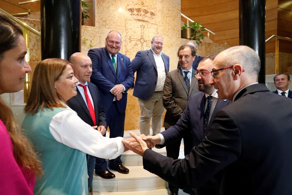 Recepción a la delegación abulense del presidente de Asturias