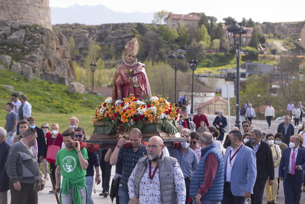 Traslado del cristo de San Segudno, fiestas de San Segundo.  / ISABEL GARCÍA