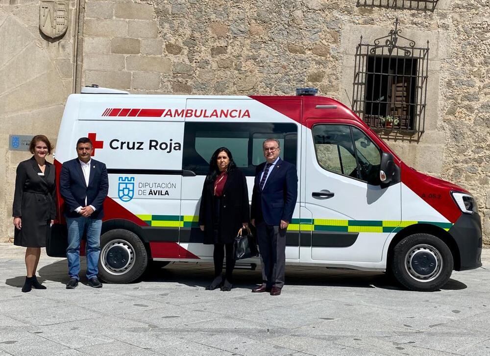 Cruz Roja incorpora una ambulancia con ayuda de la Diputación | Noticias  Diario de Ávila