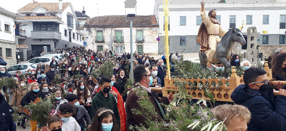 Procesión en las Navas del Marqués. 