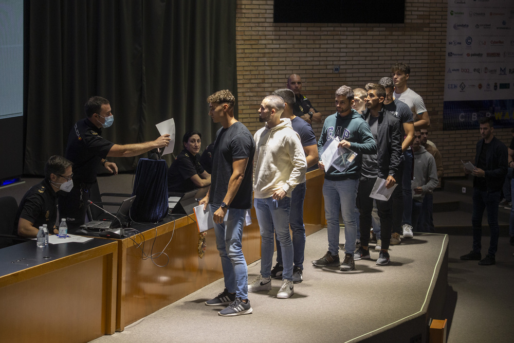 Comienzo de curso de los alumnos de primer año de la Escuela de Policia.  / ISABEL GARCÍA