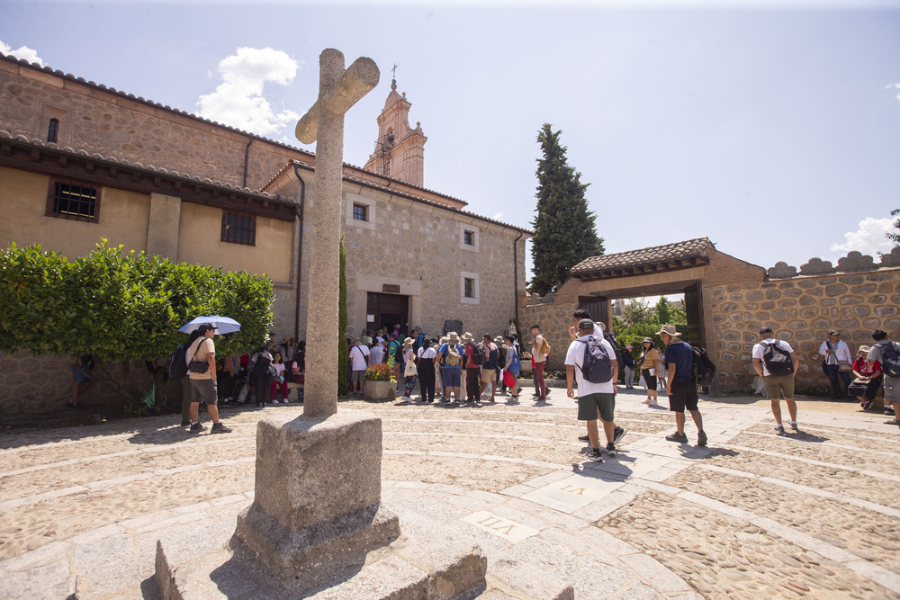 Grupos de jóvenes de la JMJ visitan Ávila.  / DAVID CASTRO