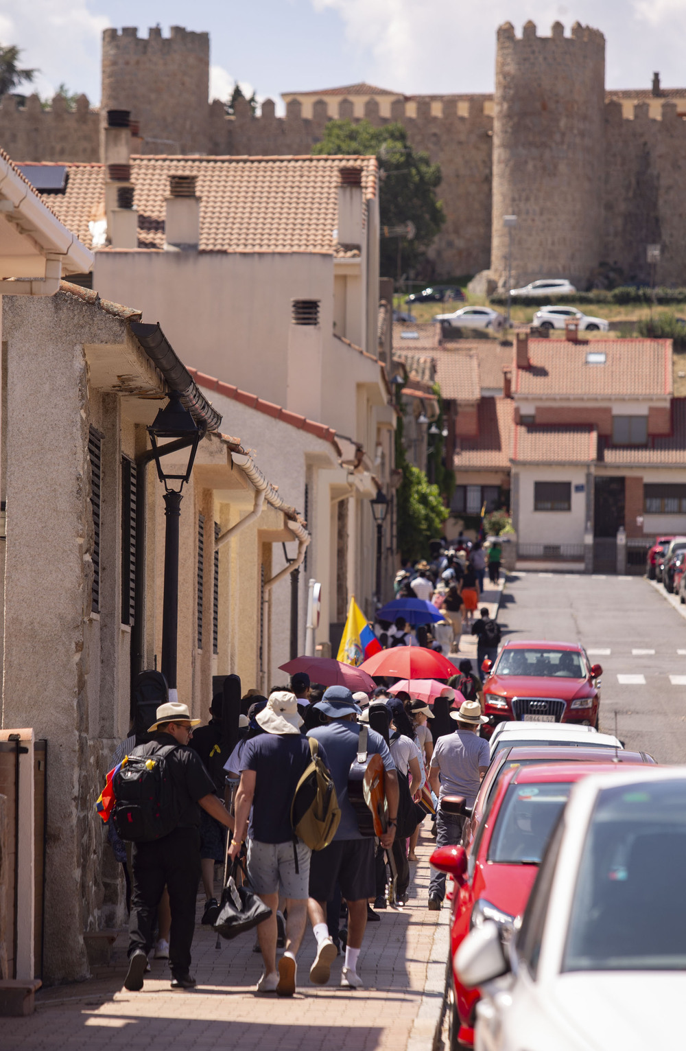 Grupos de jóvenes de la JMJ visitan Ávila.  / DAVID CASTRO