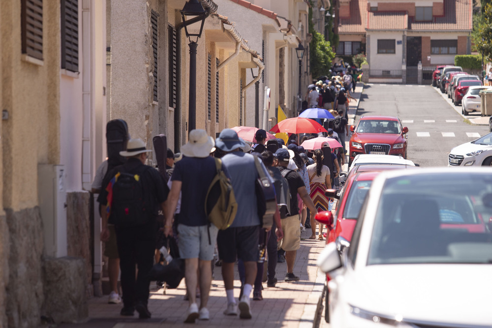 Grupos de jóvenes de la JMJ visitan Ávila.  / DAVID CASTRO