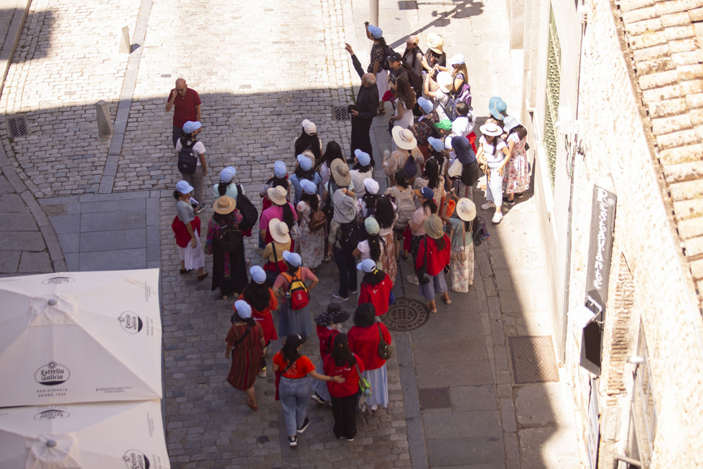 Grupos de jóvenes de la JMJ visitan Ávila.  / DAVID CASTRO