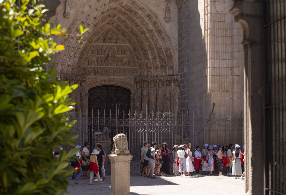 Grupos de jóvenes de la JMJ visitan Ávila.  / DAVID CASTRO