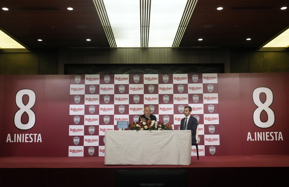 Spanish soccer player Andres Iniesta of Vissel Kobe attends press conference  / EFE