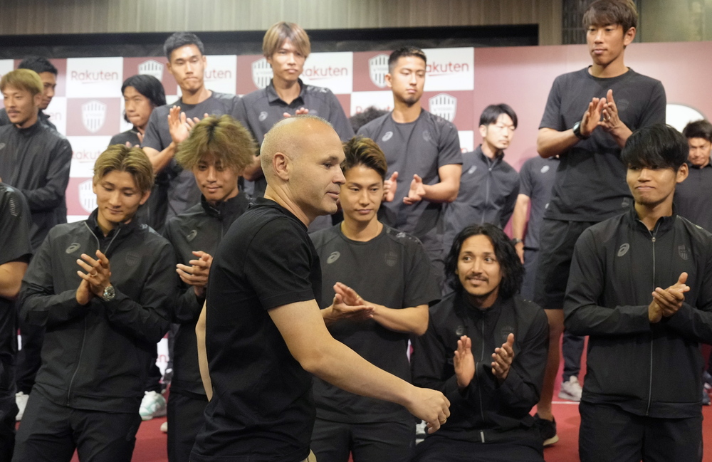 Spanish soccer player Andres Iniesta of Vissel Kobe attends press conference  / EFE