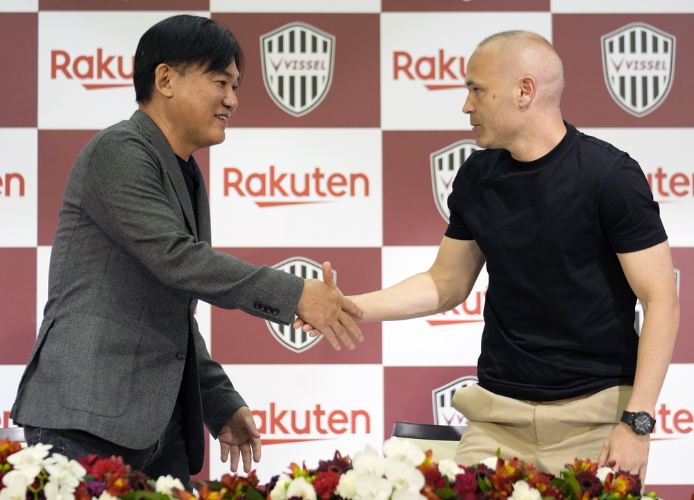 Spanish soccer player Andres Iniesta of Vissel Kobe attends press conference  / EFE