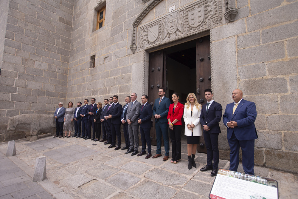 Asamblea Extraordinaria Grupo Ciudades Patrimonio de la Humanidad de España (GCPHE) por el 30 aniversario. Palacio de los Verdugo: Descubrimiento de placa conmemorativa XXX Aniversario GCPHE.  / ISABEL GARCÍA