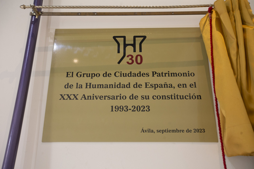 Asamblea Extraordinaria Grupo Ciudades Patrimonio de la Humanidad de España (GCPHE) por el 30 aniversario. Palacio de los Verdugo: Descubrimiento de placa conmemorativa XXX Aniversario GCPHE.  / ISABEL GARCÍA