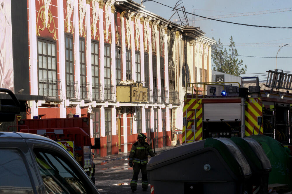 Siete fallecidos y cuatro intoxicados en el incendio de una discoteca en Murcia  / MARCIAL GUILLÉN