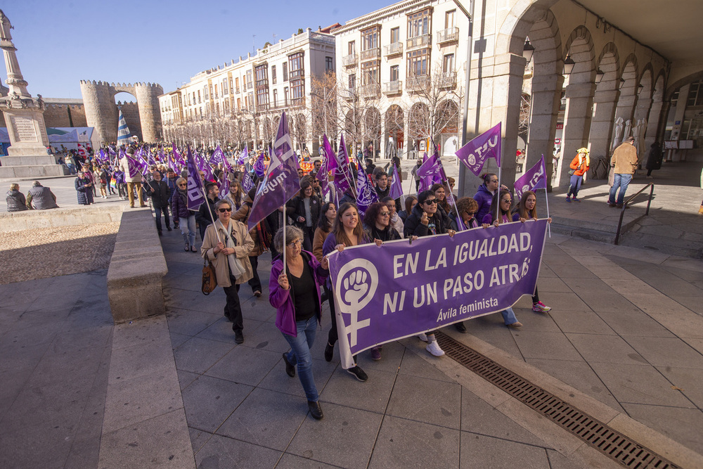 Cerca de 300 personas en la manifestación feminista