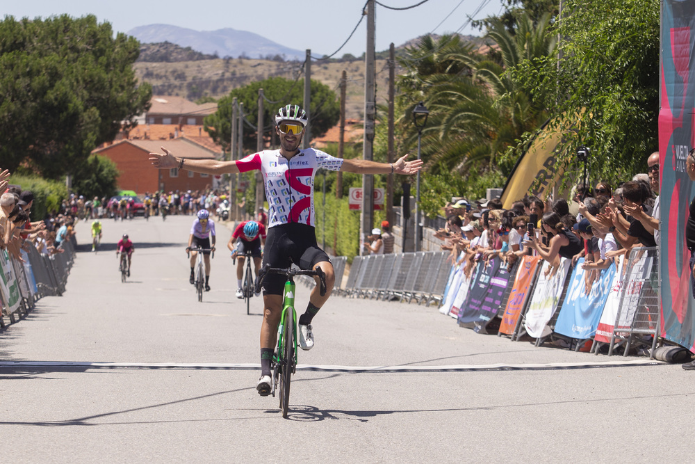 Tercera y última etapa de la vuelta ciclista Ávila que termina en Barraco.  / ISABEL GARCÍA