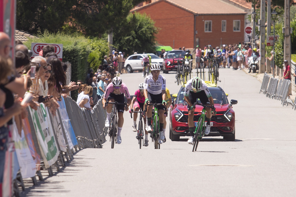 Tercera y última etapa de la vuelta ciclista Ávila que termina en Barraco.  / ISABEL GARCÍA