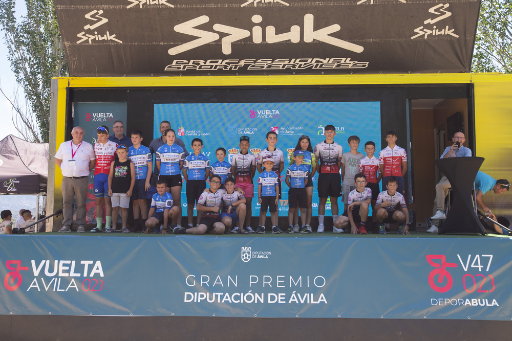 Tercera y última etapa de la vuelta ciclista Ávila que termina en Barraco.  / ISABEL GARCÍA