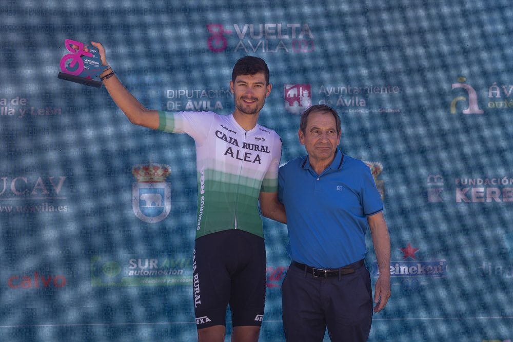 Tercera y última etapa de la vuelta ciclista Ávila que termina en Barraco.  / ISABEL GARCÍA