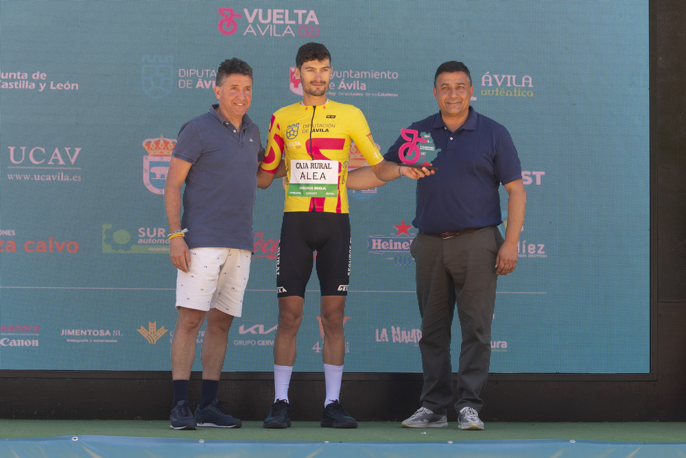 Tercera y última etapa de la vuelta ciclista Ávila que termina en Barraco.  / ISABEL GARCÍA