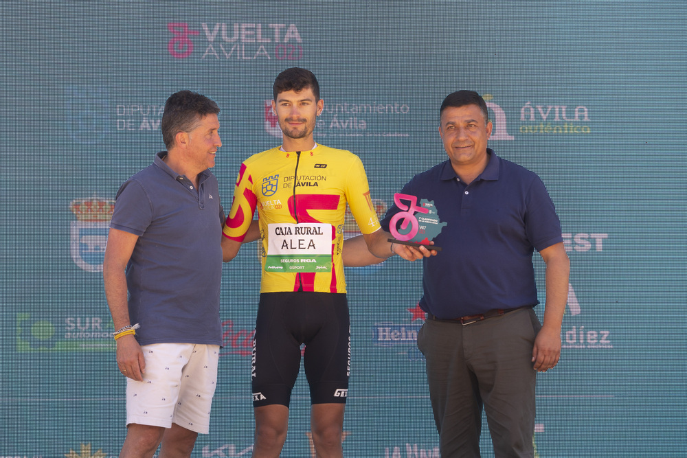 Tercera y última etapa de la vuelta ciclista Ávila que termina en Barraco.  / ISABEL GARCÍA