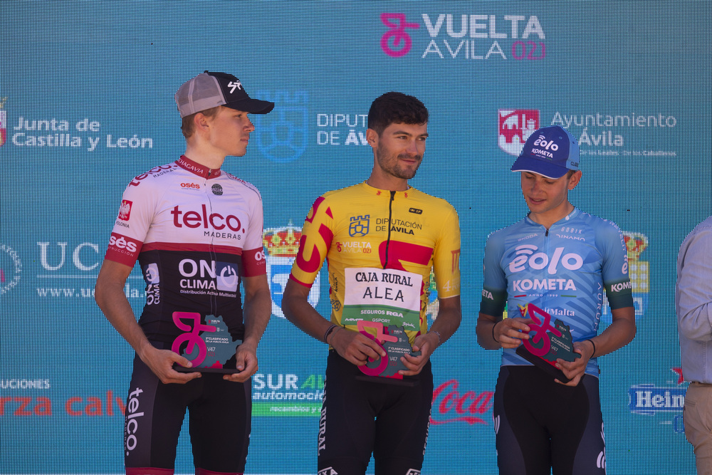 Tercera y última etapa de la vuelta ciclista Ávila que termina en Barraco.  / ISABEL GARCÍA