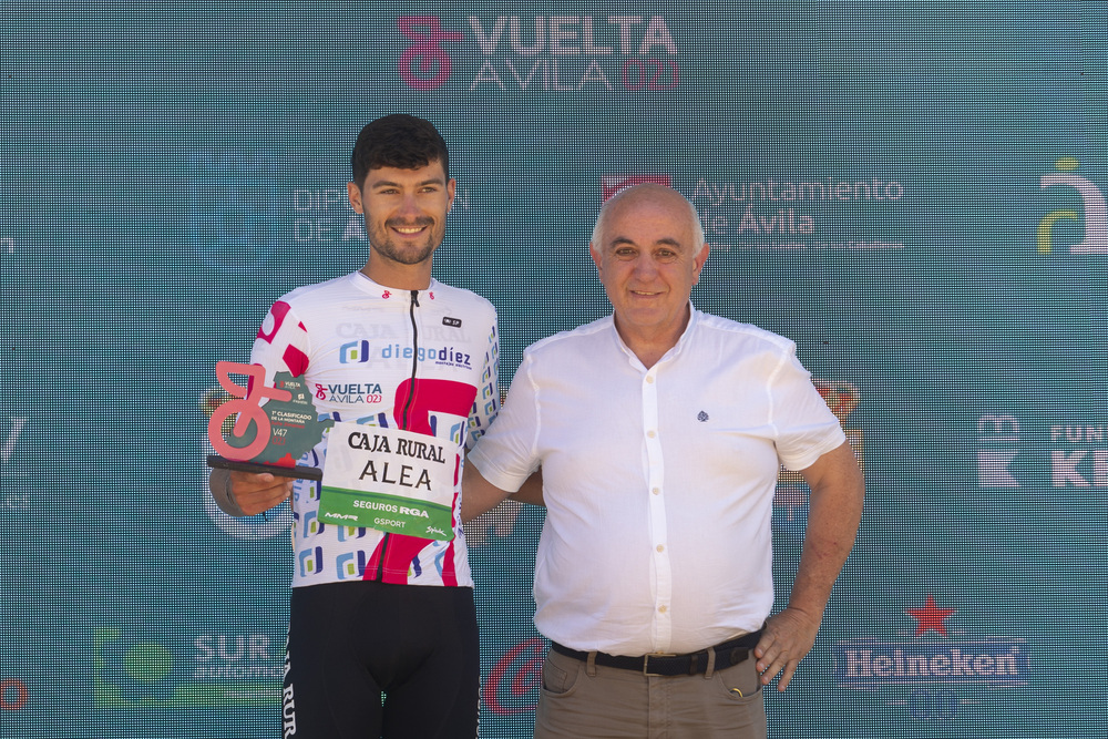 Tercera y última etapa de la vuelta ciclista Ávila que termina en Barraco.  / ISABEL GARCÍA