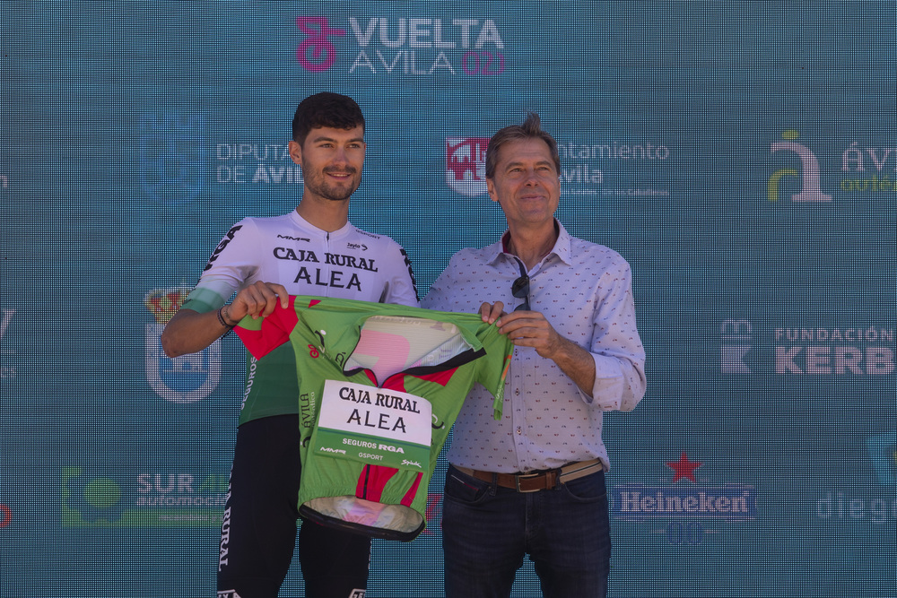 Tercera y última etapa de la vuelta ciclista Ávila que termina en Barraco.  / ISABEL GARCÍA