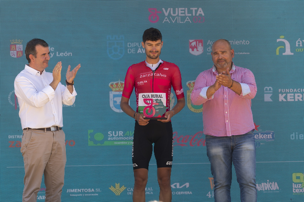 Tercera y última etapa de la vuelta ciclista Ávila que termina en Barraco.  / ISABEL GARCÍA