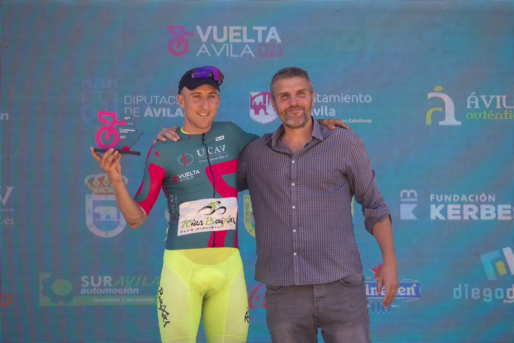 Tercera y última etapa de la vuelta ciclista Ávila que termina en Barraco.  / ISABEL GARCÍA