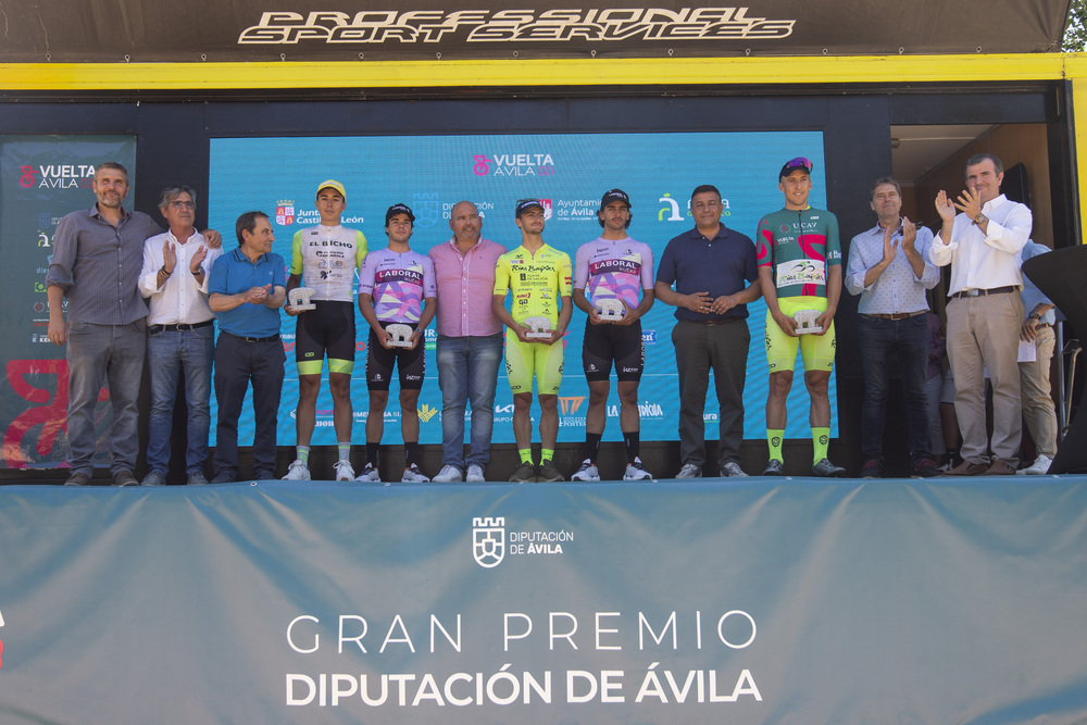 Tercera y última etapa de la vuelta ciclista Ávila que termina en Barraco.  / ISABEL GARCÍA