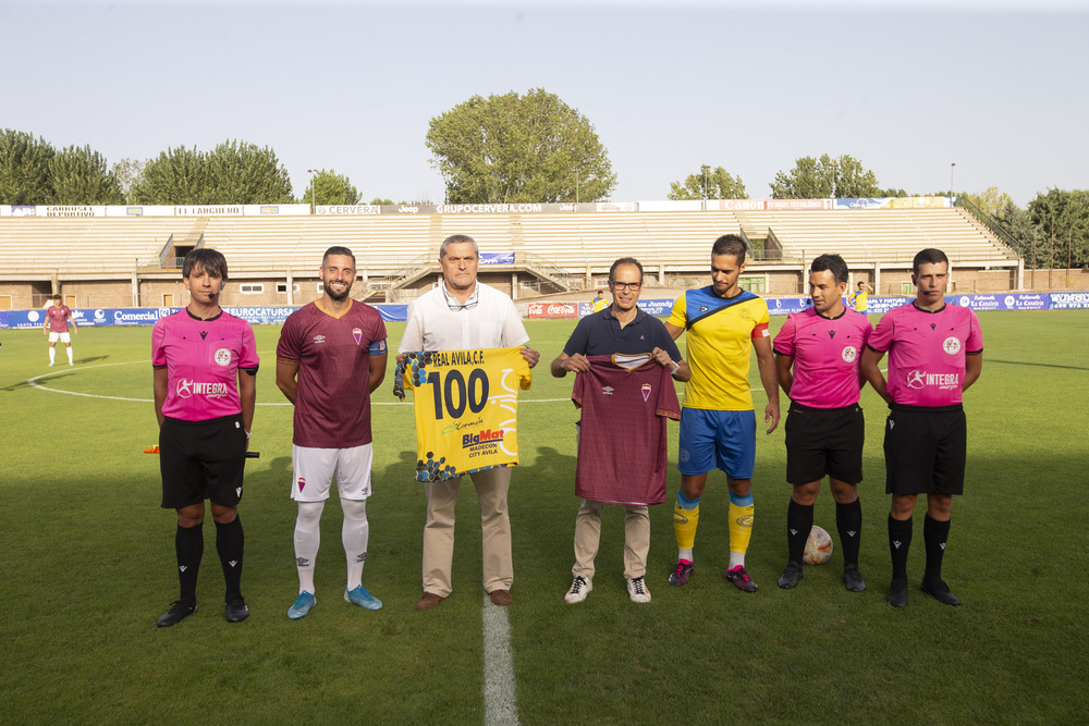 Celebración del centenario del Real Ávila.  / ISABEL GARCÍA