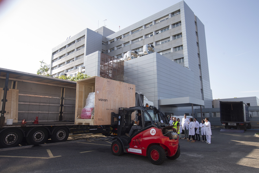 Llegada del acelerador lineal al area de Radioterapia del Hospital Nuestra Señora de Sonsoles.