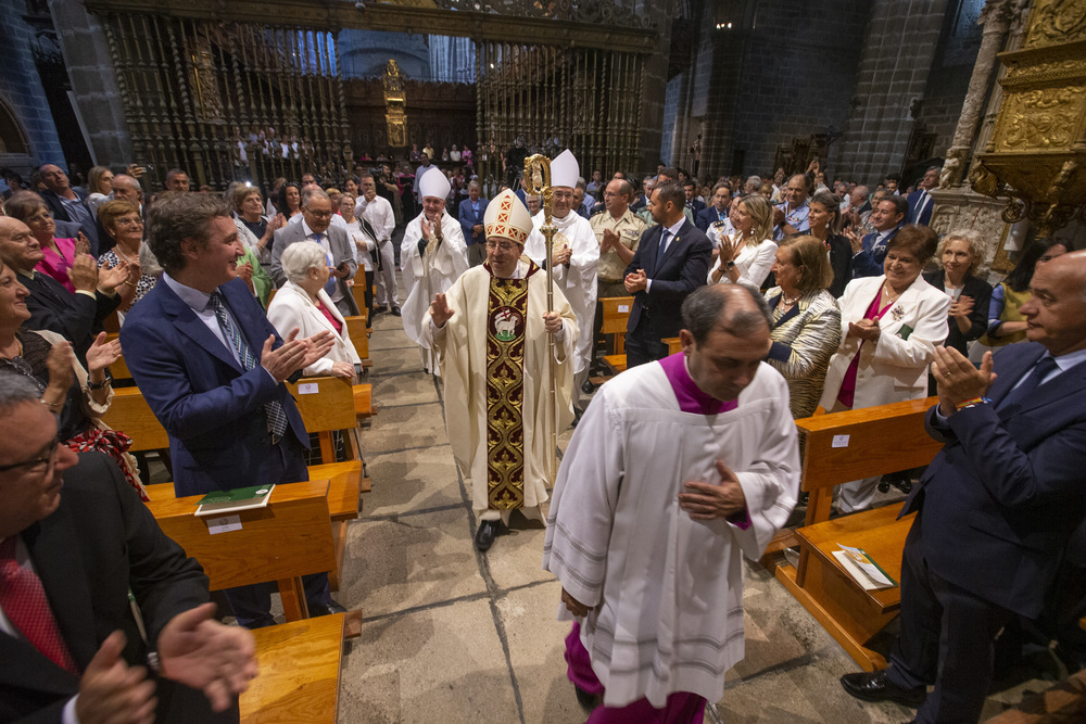 Ordenación espiscopal de Jesús Rico, nuevo obispo de Ávila.  / DAVID CASTRO