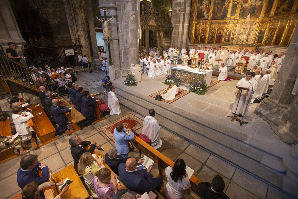 Ordenación espiscopal de Jesús Rico, nuevo obispo de Ávila.  / DAVID CASTRO