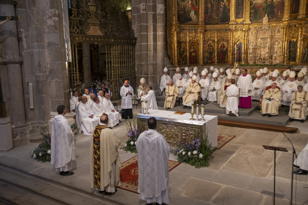 Ordenación espiscopal de Jesús Rico, nuevo obispo de Ávila.  / DAVID CASTRO