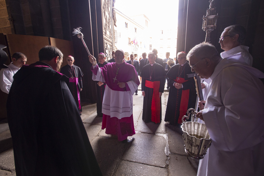 Ordenación espiscopal de Jesús Rico, nuevo obispo de Ávila.  / DAVID CASTRO