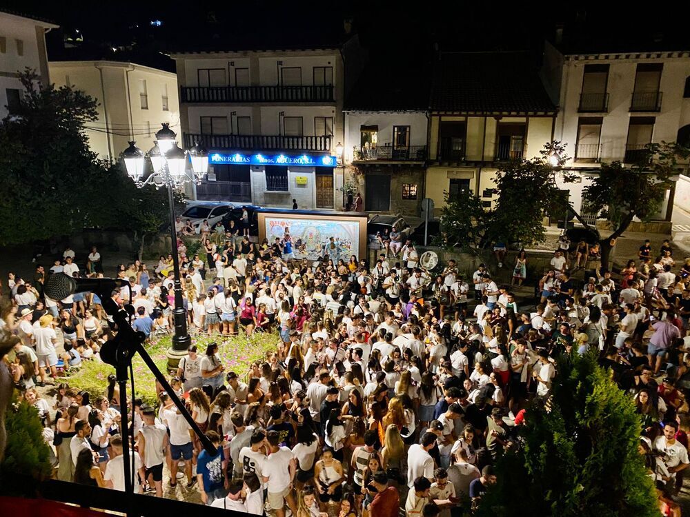 Un millar de jóvenes inauguran las Ferias y Fiestas de Arenas