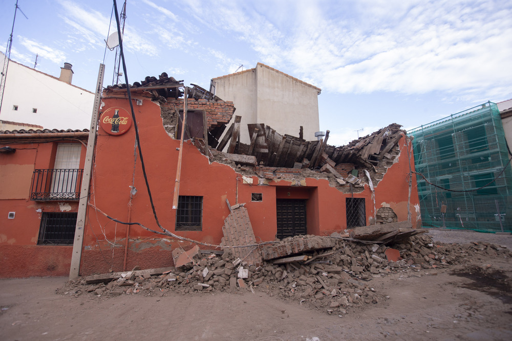 Derrumbe del edificio del antiguo Bar Monet, en Las Vacas.  / ISABEL GARCÍA