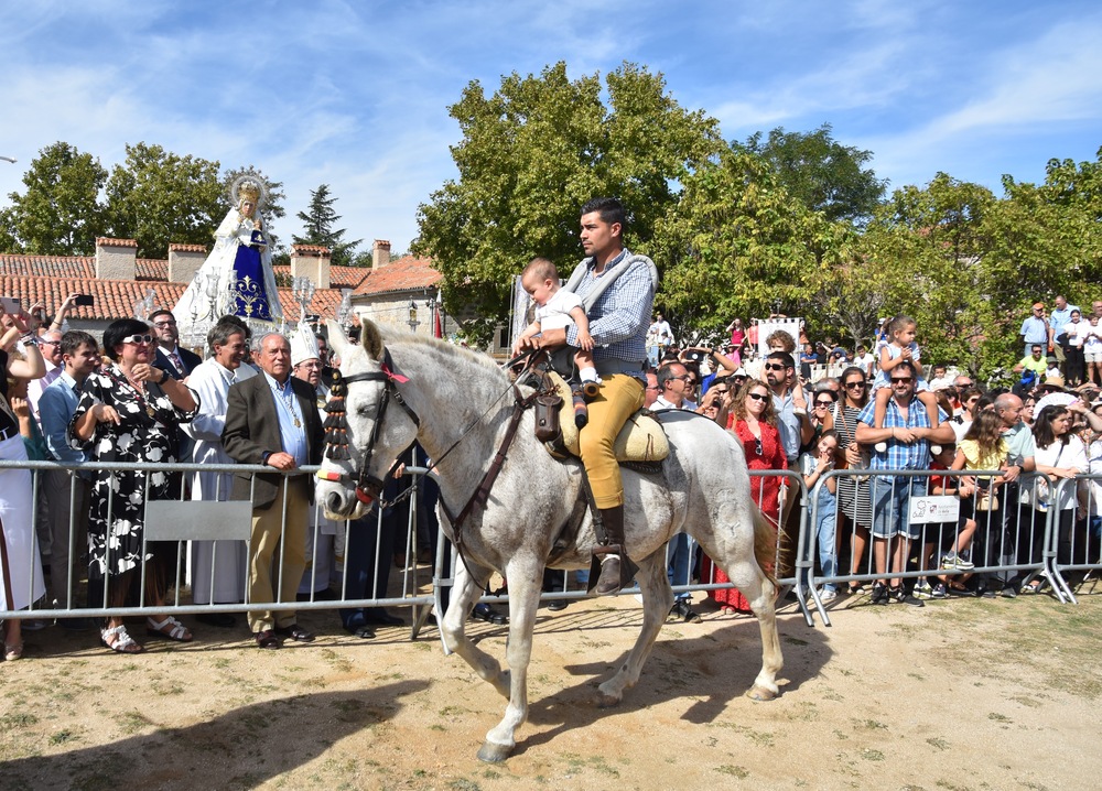 Romería en la ermita de Sonsoles  / GONZALO GLEZ. DE VEGA Y POMAR