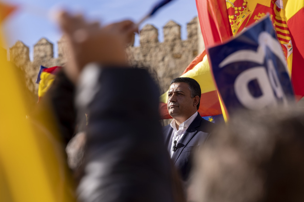 4.000 abulenses se echan a la calle en defensa de España